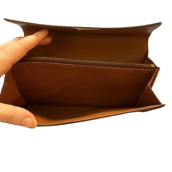 Louis Vuitton Monogram Sarah Wallet - Picture 4 of 7